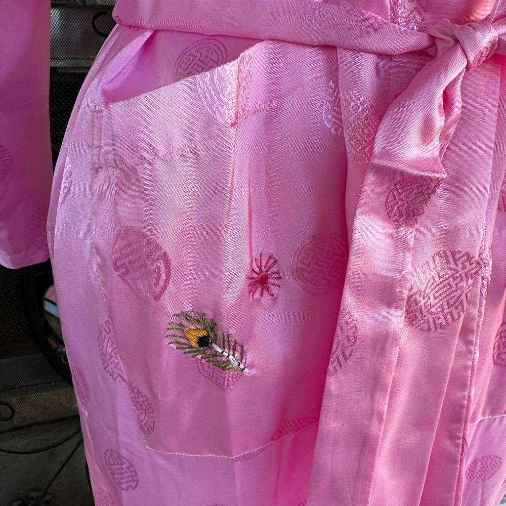 Vintage Pink Embroidered Peacock Satin Robe - Picture 11 of 14